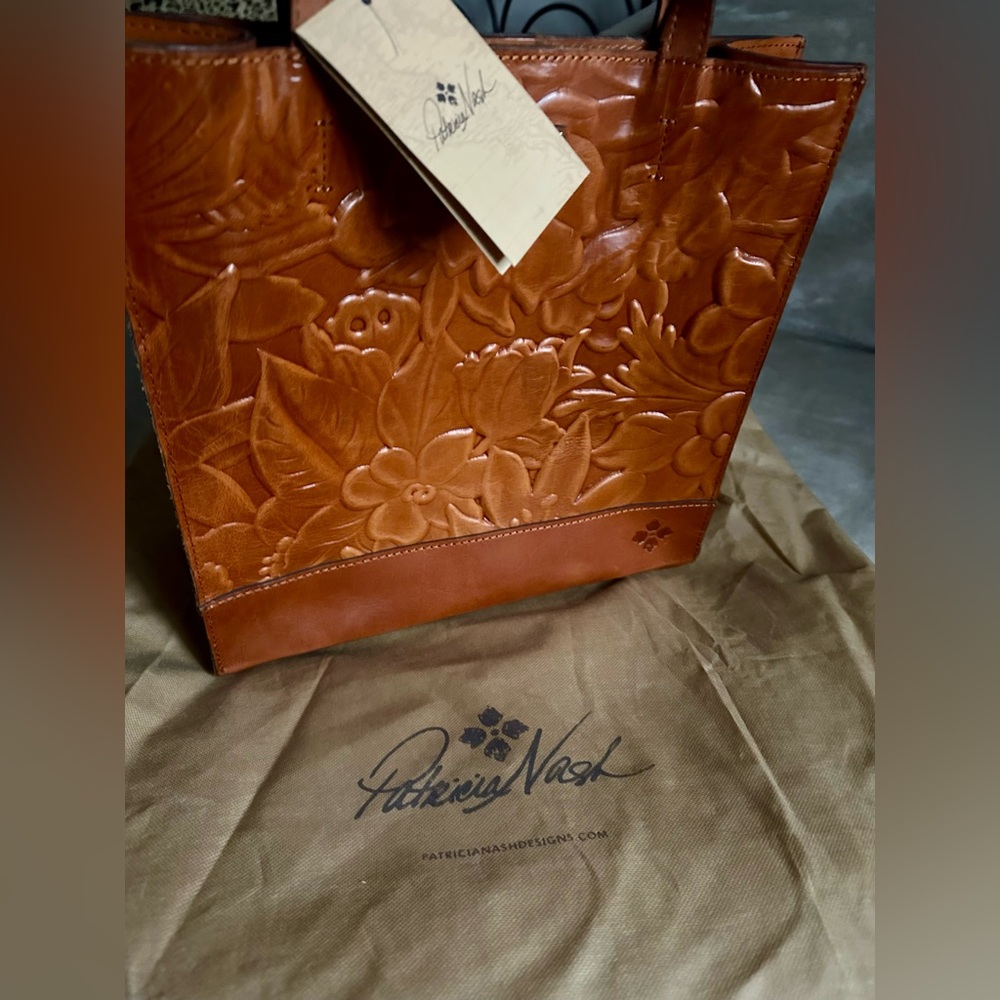 Gorgeous Patricia Nash Floral Embossed Brown Bag